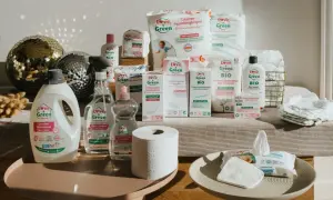Une sélection de produits d'hygiène et d'entretien écologiques Love & Green, mettant en avant des produits recyclés pour un quotidien plus sain.