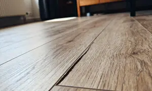 Un meuble en stratifié présente une rayure profonde. Comment enlever cette rayure sur le meuble stratifié ?