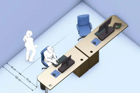 Vue d'un bureau avec un poste écran ordinateur et une fenêtre. Des mesures de distance sont indiquées.