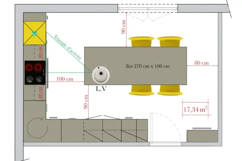 Plan d'une cuisine avec îlot central, évier, plaques de cuisson et réfrigérateur. L'espace autour de la table de salle à manger est optimisé.