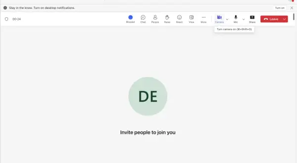 Test caméra Teams : icône caméra désactivée, avec un message "Invite people to join you".