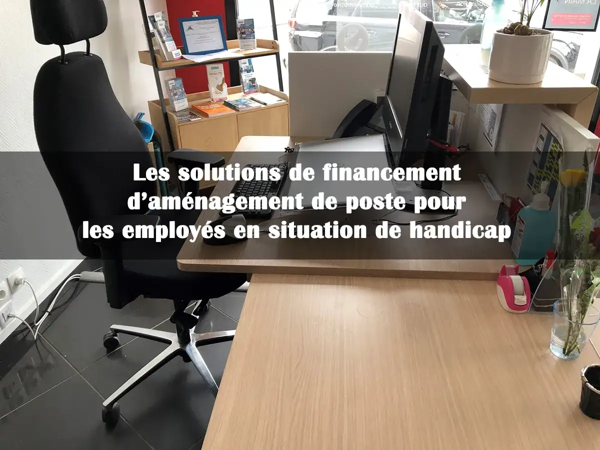 Bureau vide, fauteuil, ordinateur. Mon employeur refuse mon am&eacute;nagement de poste. Solutions pour employ&eacute;s en situation de handicap.